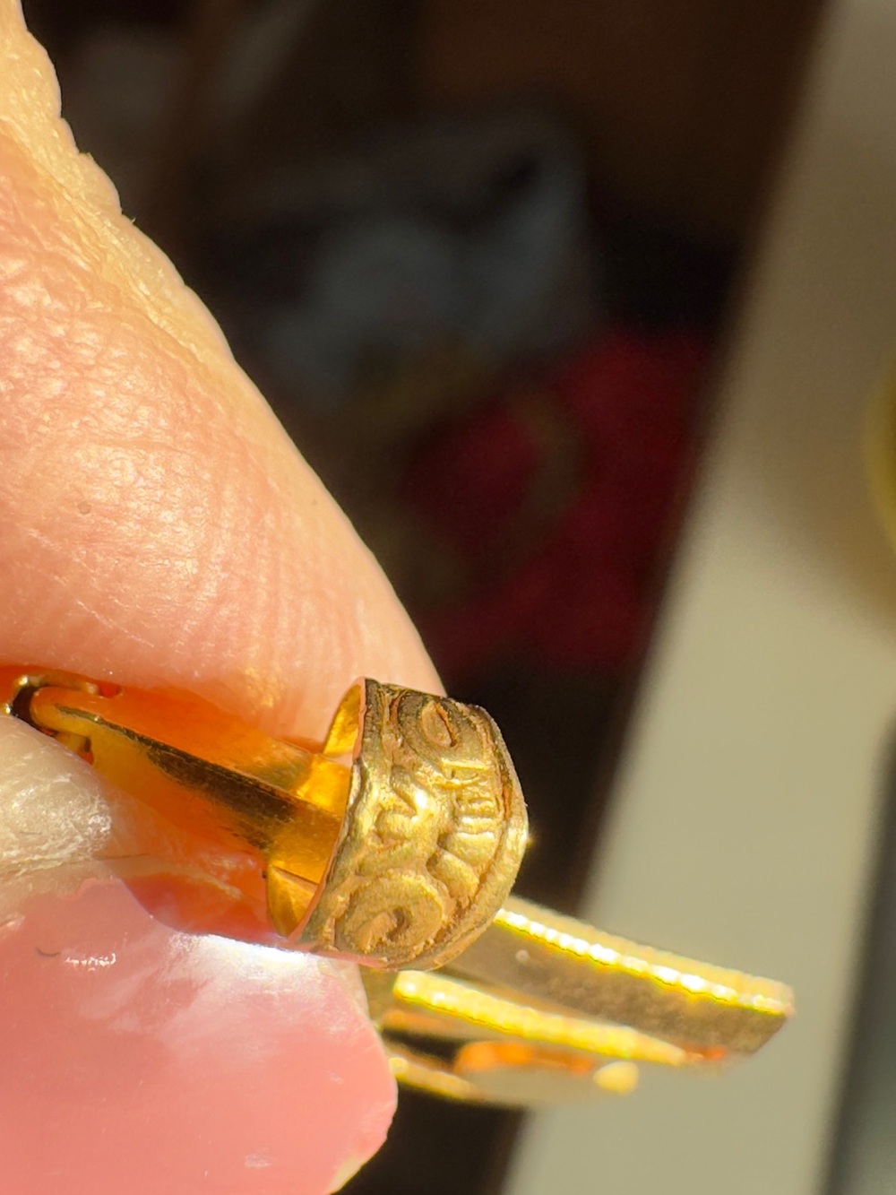22k Egyptian Eye Pendant - Picture 11 of 12